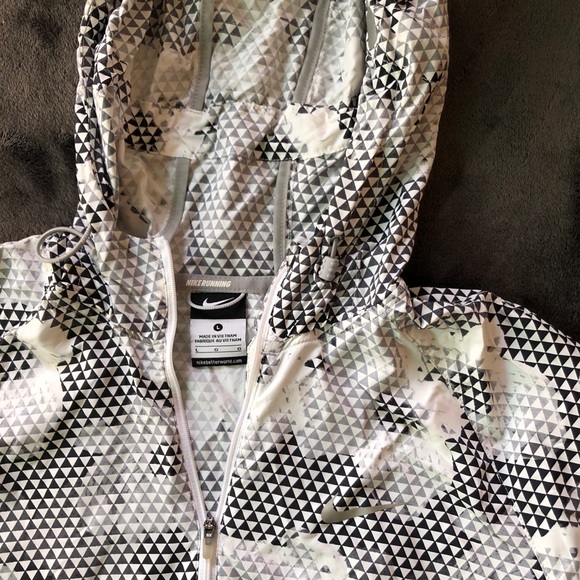 Nike Jacket - Picture 2 of 4